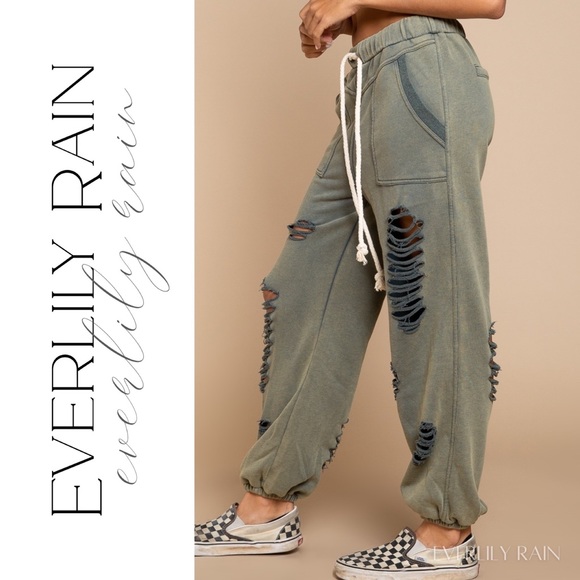 POL Distressed Jogger Pants - Picture 4 of 13